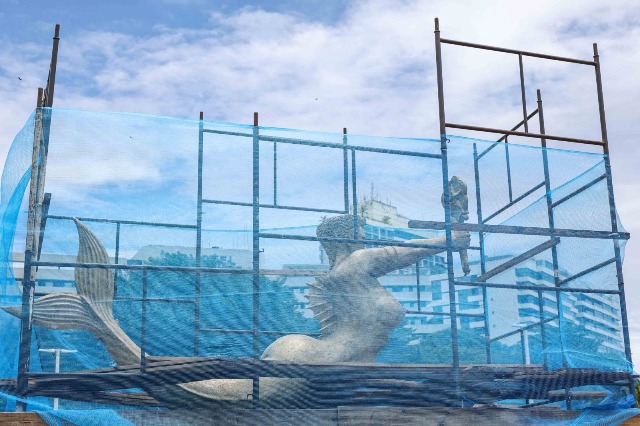 Sereia do Rio Vermelho é restaurada antes da Festa de Iemanjá