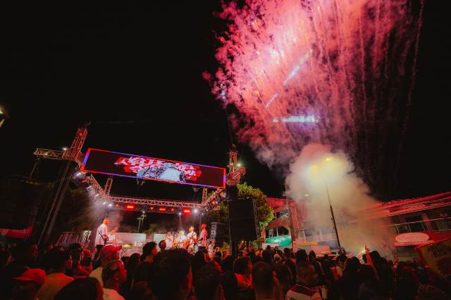 Em evento aberto ao público, gravação de audiovisual do cantor Mateuzinho reuniu cerca de 7 mil pessoas em Camaçari