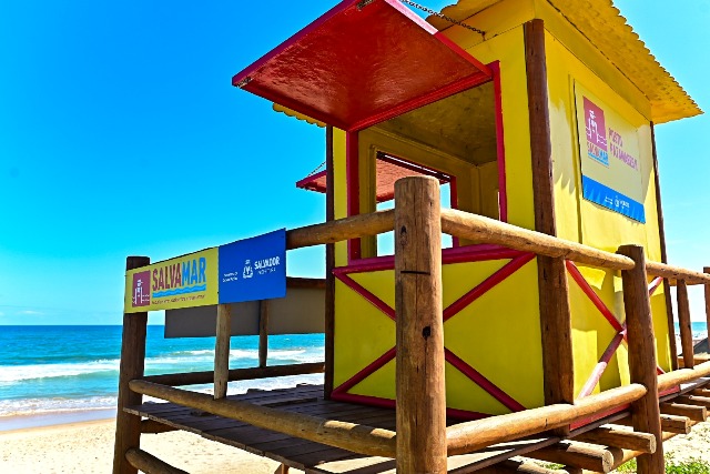 Doze novos postos entregues pela Prefeitura melhoram trabalho de salva-vidas na orla de Salvador