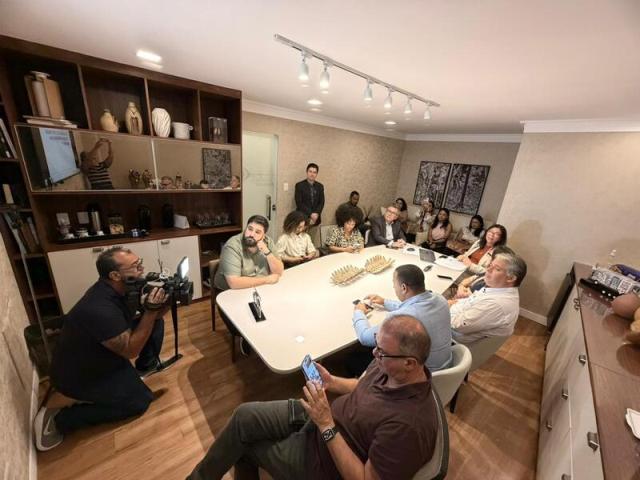 Band Bahia reúne assessores e coordenadores de partidos e apresenta planejamento de cobertura das eleições