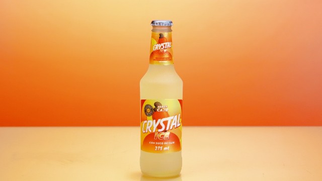 Crystal Ice lança bebida inédita sabor caju, feita com suco da fruta do Nordeste