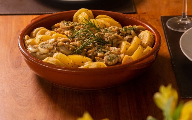 Restaurante Santiago abre encomendas de pratos da cozinha ibérica para a Semana Santa