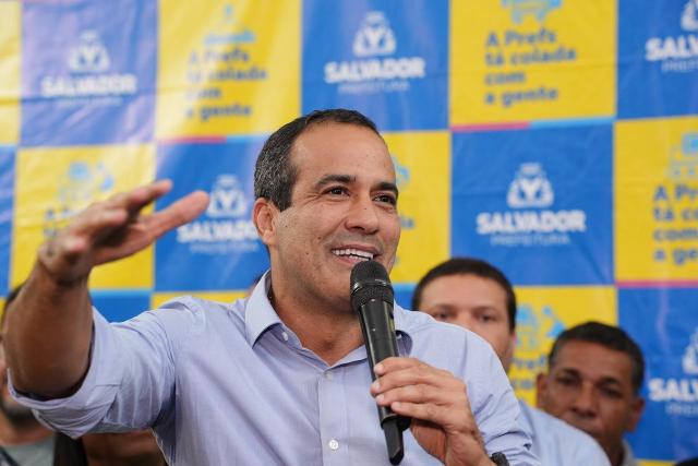 Prefeitura entrega praça requalificada no Cabula com quadra, parque infantil e área de lazer para moradores