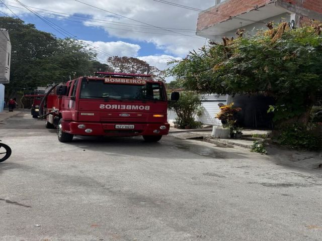 CORPO DE BOMBEIRO ATENDEU OCORRÊNCIA DE INCÊNDIO EM RESIDÊNCIA – PAULO AFONSO