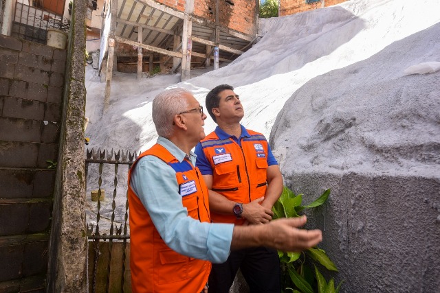 Prefeitura entrega nova proteção de encosta no Pero Vaz e amplia ações de prevenção em áreas de risco