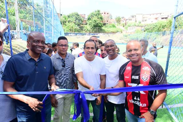 Prefeitura entrega arena esportiva com gramado sintético em Jaguaripe I e amplia opções de lazer em Cajazeiras