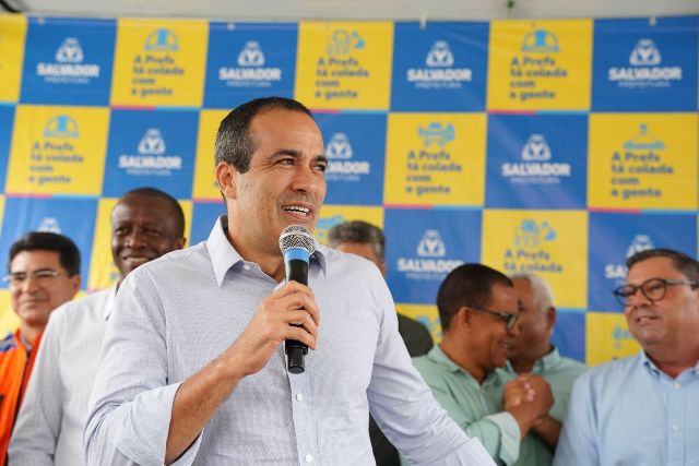 Prefeitura entrega contenção de encosta com área de lazer em Colinas de Periperi