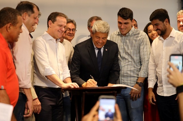 Com mais de R$135 milhões em investimentos, sete municípios baianos são contemplados com obras em infraestrutura e educação