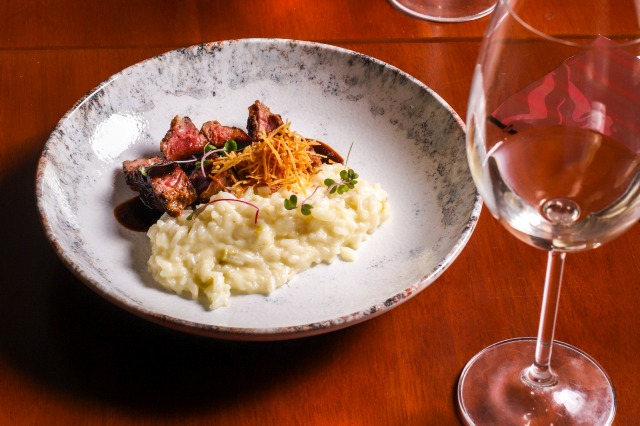Dia dos Namorados no Jotas Gastronomia tem jantar em cinco etapas inspiradas em músicas românticas