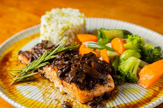 Dia dos Namorados ganha atmosfera romântica no Santiago Culinária Ibérica