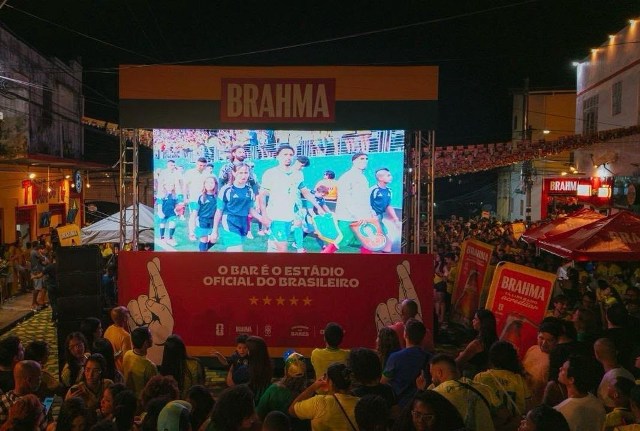 Rua Nº1 transforma bares em estádios para torcedores em Salvador durante a Copa do Mundo