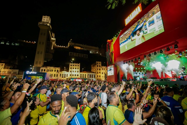 Mari Fernandez sobe ao palco da Arena Nº1 em dia de Brasil x Japão