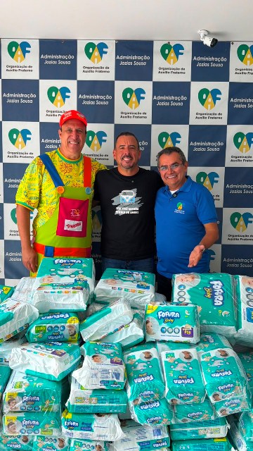 Entrega das fraldas a OAF. Tio Paulinho, Geg&ecirc; e Jozias Sousa, presidente da Organiza&ccedil;&atilde;o de Aux&iacute;lio Fraterno (OAF).
