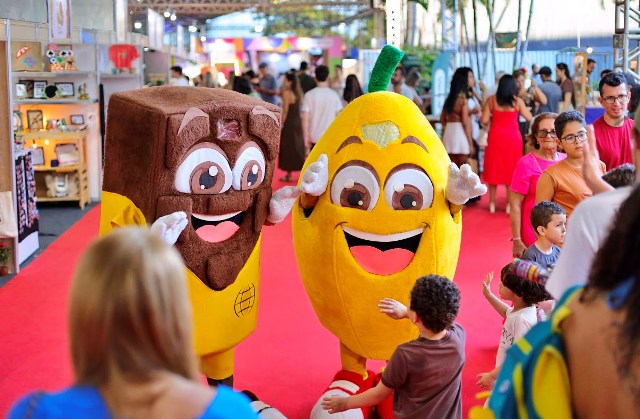 Chocolat Bahia promove ações sociais com mulheres e estudantes da rede municipal de Ilhéus