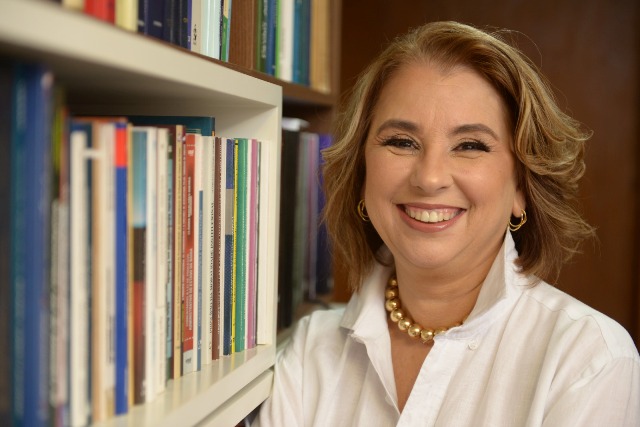 Advogada, referência em planejamento patrimonial e sucessório, palestra na IX Conferência Estadual da Advocacia Baiana, em Feira de Santana