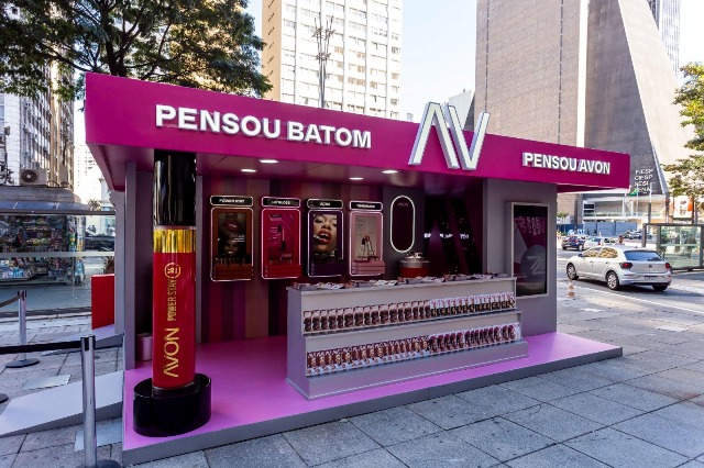 Avon leva a primeira “Banca do Batom” do Brasil ao Shopping Piedade, em Salvador