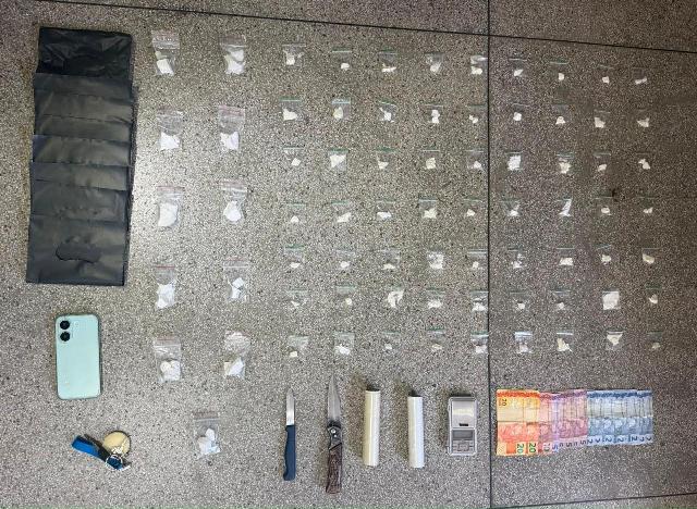 Polícia Militar apreende drogas, balança de precisão e motocicleta em ação contra o tráfico no centro de Paulo Afonso