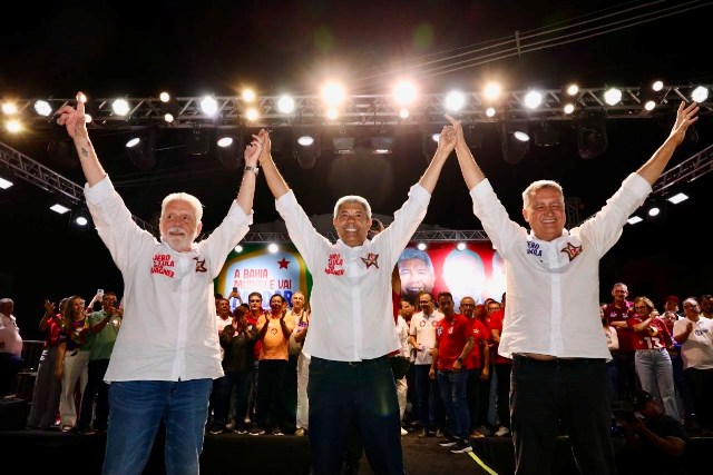 Jerônimo lota a Praça do Feijão com mais de 20 mil pessoas e abre campanha no interior com força do Time de Lula