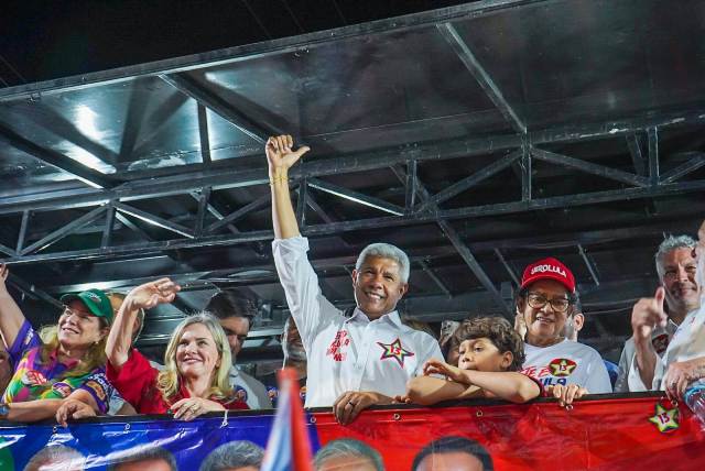Diante de 10 mil pessoas em Guanambi, Jerônimo reafirma compromisso com o Sertão Produtivo: “Governar é cuidar de gente, e a gente cuida chegando perto”