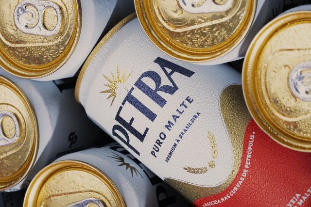 Petra reposiciona a marca para valorizar cerveja premium à brasileira