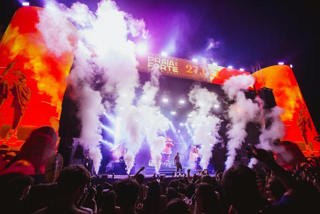 Com programação de festival, Réveillon Praia do Forte se consolida como um dos roteiros mais cobiçados para a virada de 2027