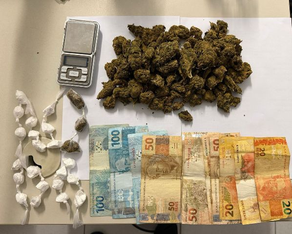 POLICIA MILITAR prende homem por tráfico de drogas em Paulo Afonso