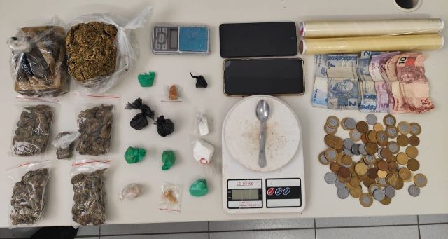 Polícia Militar apreende drogas e materiais utilizados no tráfico em Paulo Afonso