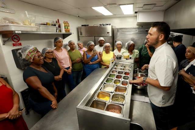 VLT de Salvador e RMS: Empreendedores e marisqueiras do Subúrbio participam de imersão em gastronomia de grande porte