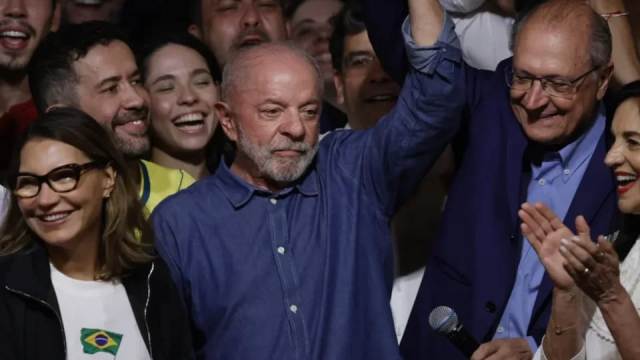 Lula derrota Flávio com 51,76% dos votos