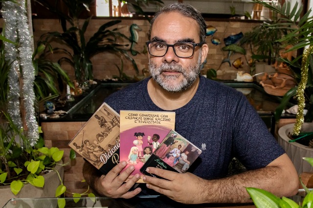 Professor Dr. Manuel Alves de Sousa Junior vence o Prêmio Jabuti com livro sobre racismo e diversidade na categoria Educação