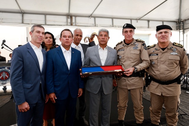 Segurança fortalecida: governador entrega 48 novas viaturas à Polícia Militar e amplia proteção às mulheres
